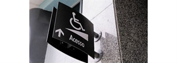 edifícios públicos chumbam nas acessibilidades para deficientes 