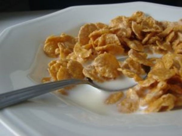 leite e cereais são duas das matérias-primas alimentares que serão mais caras papas, cereais e leite entre os mais afectados pela subida dos preços das matérias-primas