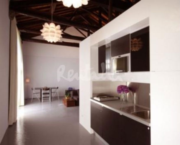 Gasolina mais cara e gasóleo mais barato face à média da UE