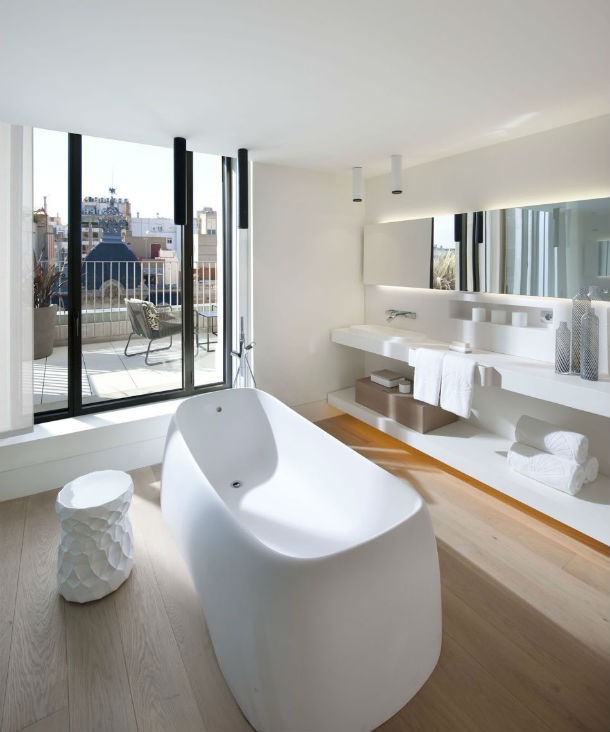 barcelona_15_barcelona_suite_bathroom_sm_0