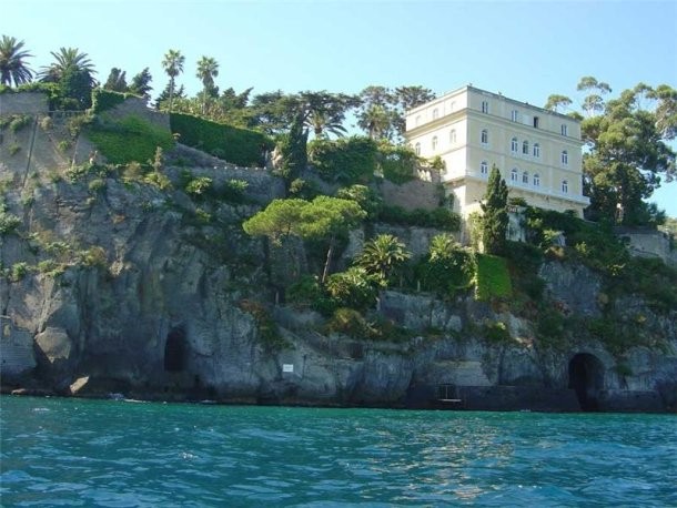 casas de sonho: viver num palácio romano com vista para o mar (fotos)