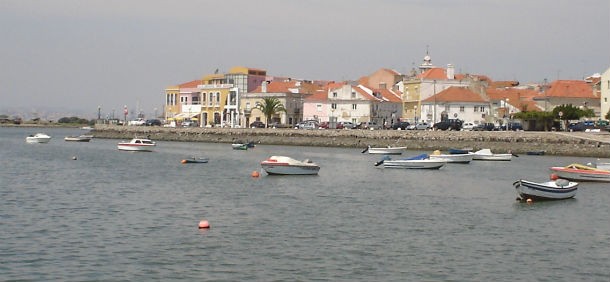 câmara do seixal gasta 4,4 milhões por ano com a renda de dois edifícios