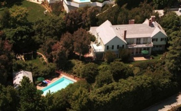 casas de famosos: estrelas de hollywood que venderam ou compraram casa apesar da crise (fotos)