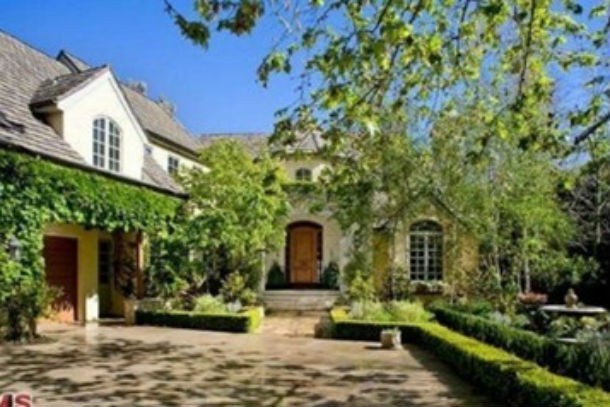casas de famosos: estrelas de hollywood que venderam ou compraram casa apesar da crise (fotos)