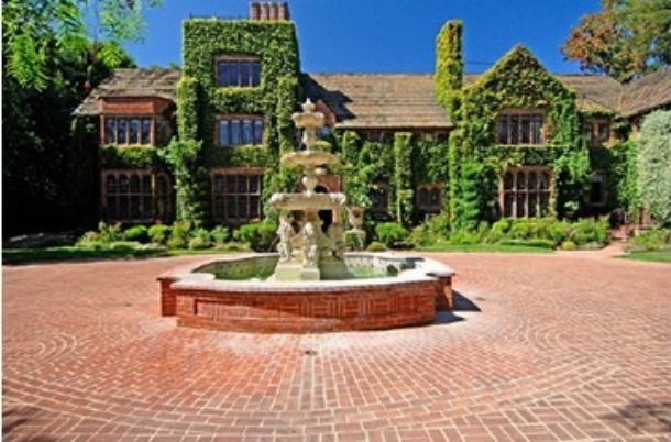 casas de famosos: estrelas de hollywood que venderam ou compraram casa apesar da crise (fotos)