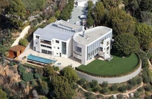 casas de famosos: estrelas de hollywood que venderam ou compraram casa apesar da crise (fotos)