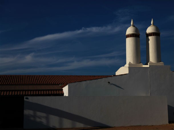casa típica da nova aldeia da luz, que foi inaugurada em 2002 edia pode reaver 11 milhões “hipotecados” com a construção da nova aldeia da luz