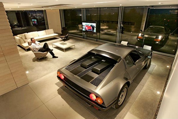 car-in-home-black-ferrari1_0