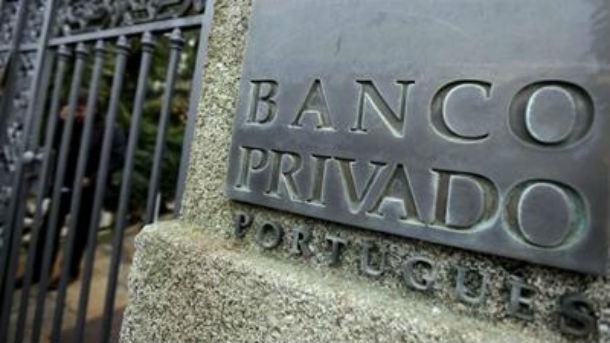 o edifício do bpp no porto tem três pisos, 15 divisões e uma área bruta de construção de 1.020 m2 instalações do bpp no porto vendidas por 3,5 milhões