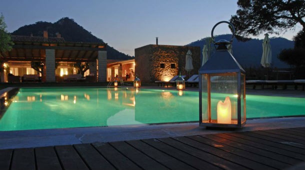 vista da piscina exterior do hotel can simoneta can simoneta: paraíso no topo de um penhasco em mallorca (fotos)