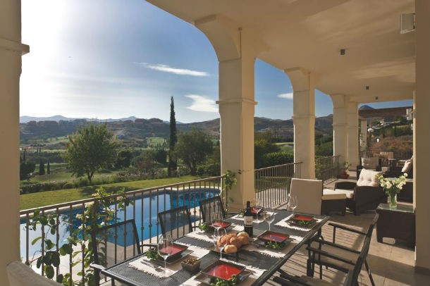 casas de sonho: estilo clássico e moderno rodeado pela paisagem rural de marbella (fotos)