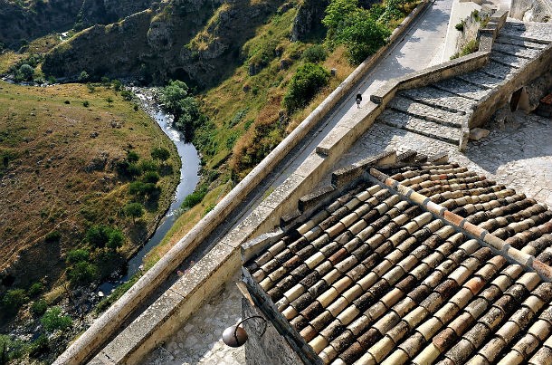 Le-Grotte-Della-Civita1
