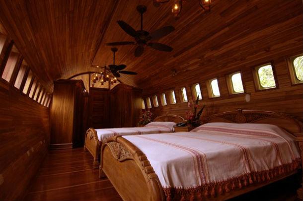 airplane-hotel-5_0