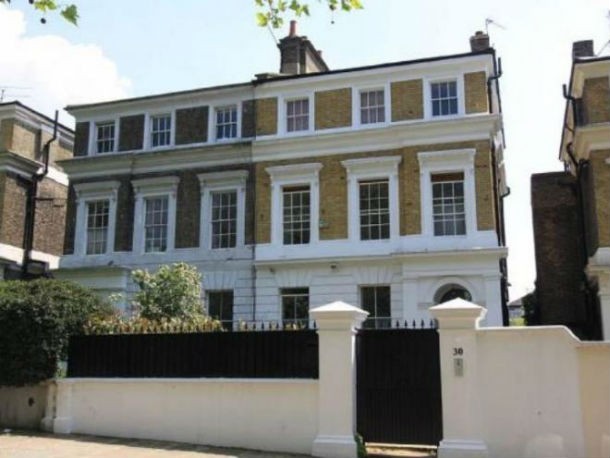 a casa está localizada no bairro de camden, no noroeste de londres vende-se casa de amy winehouse