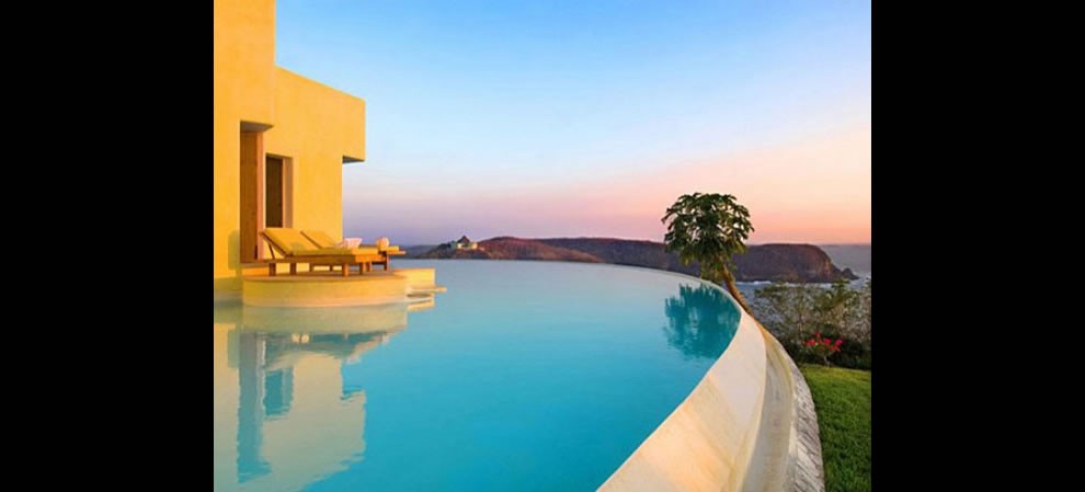 Costa-Careyes-villa-infinity-pool-in-Mexico
