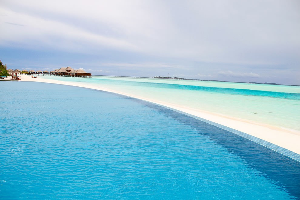 Infinity-Pool-at-Anantara-Dhigu-Maldives