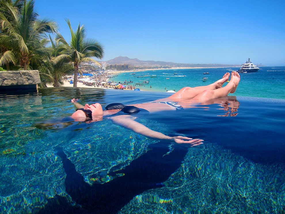 Infinity-pool-at-Cabo-San-Lucas-floating-in-paradise