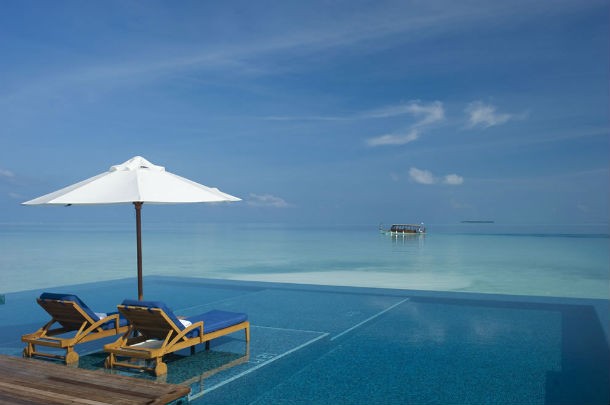 Infinity-pool-on-Rangali-Island
