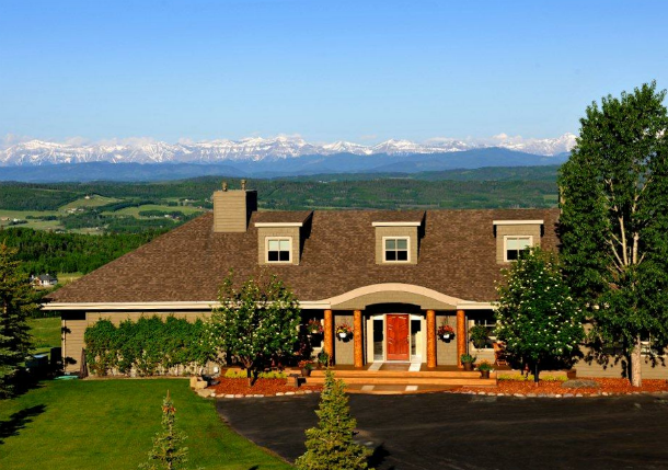 vista geral da casa de sonho desta semana, localizada na província canadiana alberta casas de sonho: contemplar a natureza num rancho canadiano (fotos)
