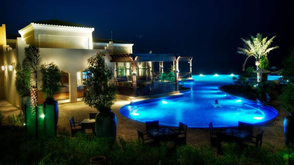 infinity-pool-at-the-Desert-Islands-Resort-on-Sir-Bani-Yas-Island-Abu-Dhabi