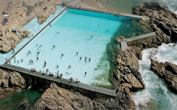 a piscina das marés, em leça da palmeira, foi concebida por siza vieira fotos: público/fugas mergulhar numa piscina que é monumento nacional (fotos)