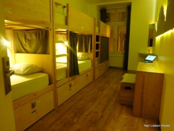 uma das camaratas do yes! lisbon hostel casas de sonho: retiro de luxo com praia privada no algarve (fotos)