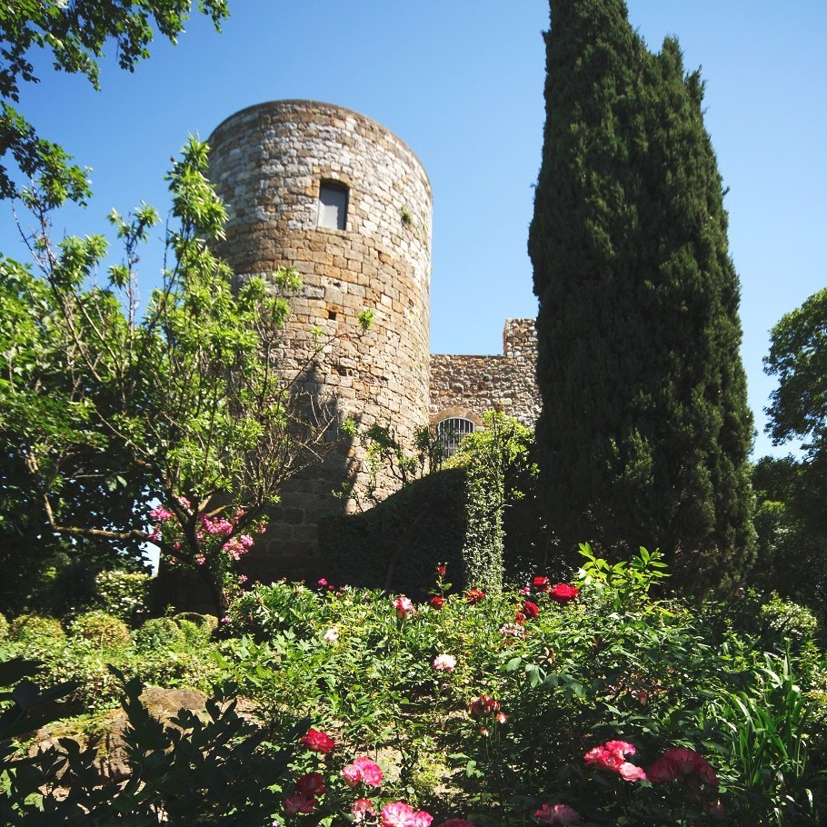 Luxury-Italian-Castle-Tuscany-04-910x910