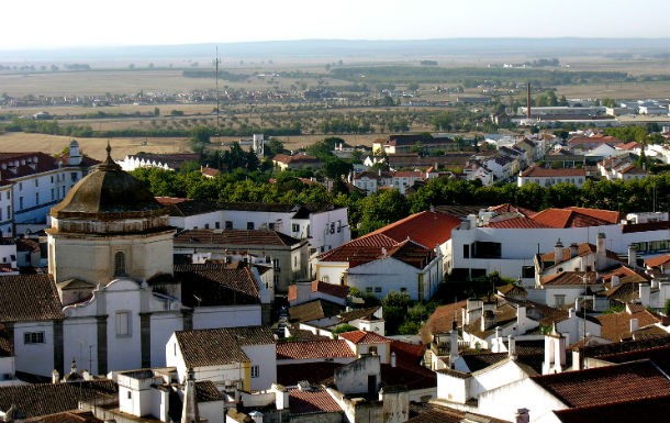 vista panorâmica da cidade alentejana de évora centro histórico de évora pode ficar isento de imi