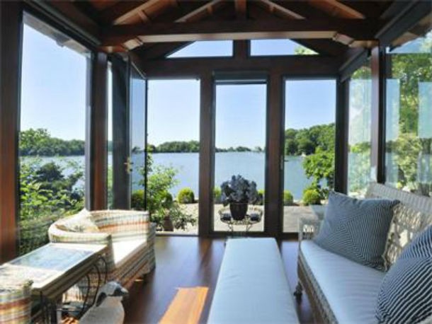 a casa está localizada em greenwich, no estreito de long island casas de sonho: mansão de pedra junto ao mar nos eua (fotos)