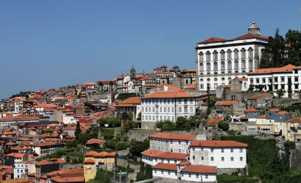 passeio dos clérigos, a nova rua da baixa do porto