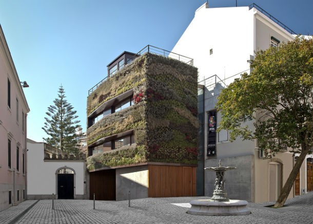 uma casa que é um jardim vertical