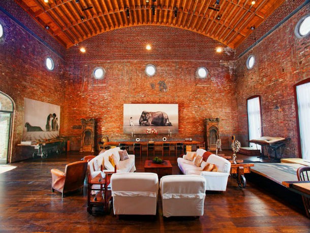 the-building-which-was-a-concert-hall-when-it-was-first-built-in-1860-has-32-foot-arched-ceiling