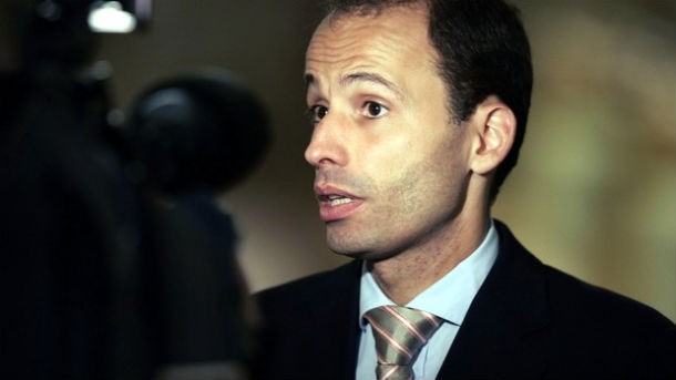 pedro mota soares, ministro da solidariedade e da segurança social governo recua no corte do subsídio mínimo de desemprego