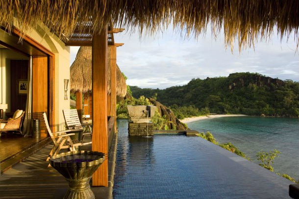 o hotel está localizado numa península privada na ilha de mahe hotel maia: dormir num éden exótico e repleto de paz nas ilhas seychelles (fotos)