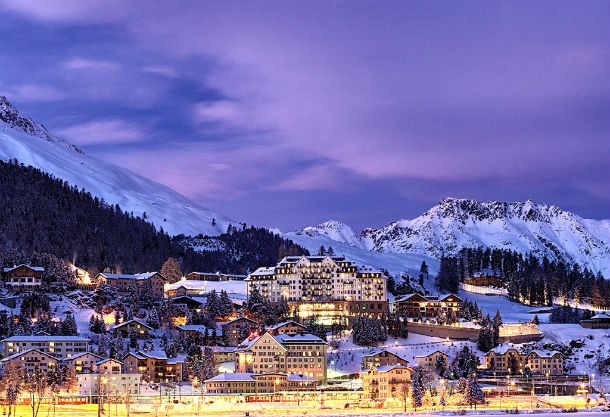 o hotel está localizado em st. moritz e tem quase 100 anos de história carlton2