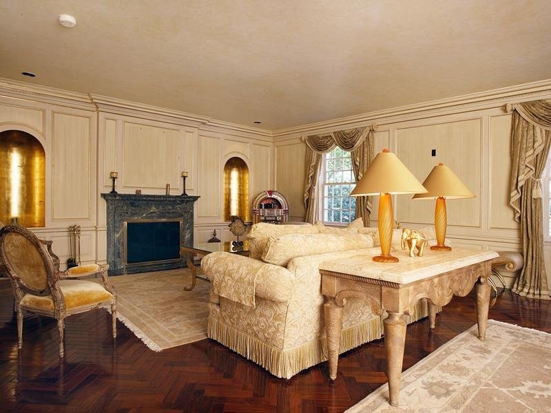 the-decor-seems-a-bit-dated-we-bet-keys-will-bring-lots-of-style-to-the-house