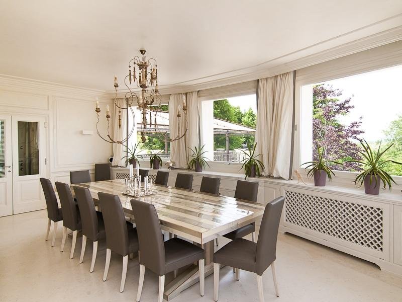 the-dining-room-seats-at-least-12