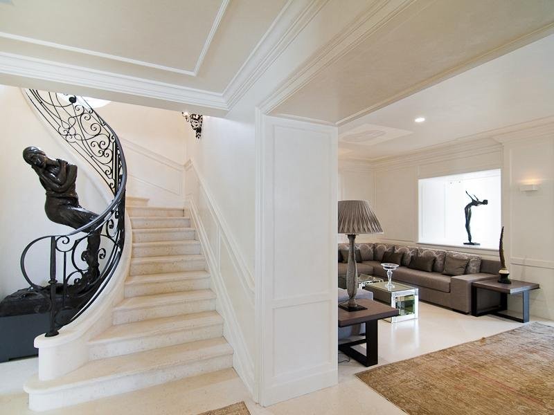 the-house-spans-14000-square-feet