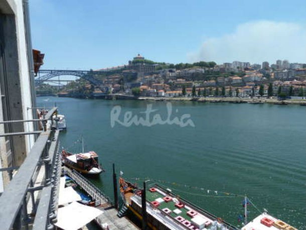 a casa dispõe de vistas espectaculares sobre o rio douro 2_11