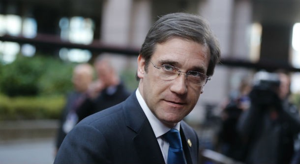 pedro passos coelho, líder do psd e primeiro-ministro de portugal passos coelho anuncia mais cortes nos apoios sociais e salários (vídeo)