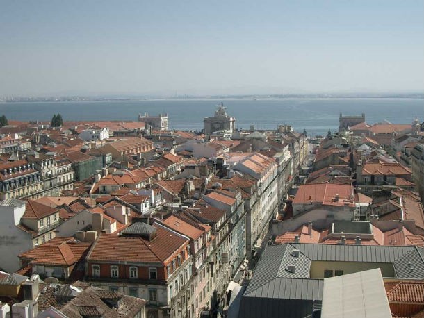 em lisboa, tal como no porto, mais de 20% da população vive numa habitação social lisboa: prédios devolutos transformados em casas de luxo