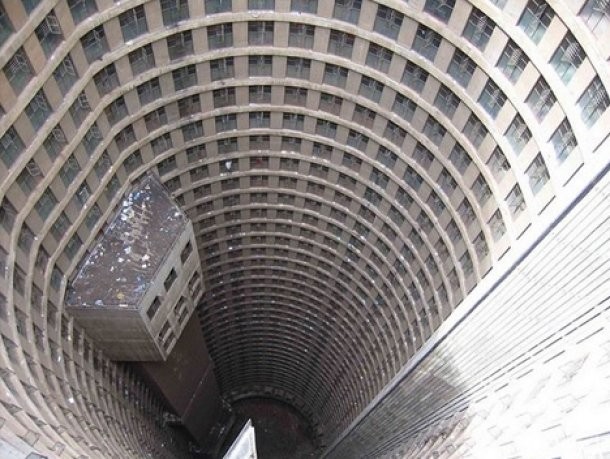 O Ponte City tem 173 metros de altura,e é o arranha-céus mais alto de África casas de fim-de-semana: relaxar na paz e no conforto do campo em évora (fotos)