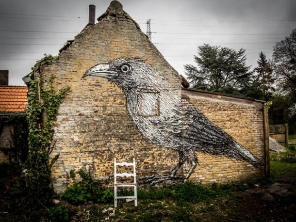 Doel é, neste momento, o maior museu vivo de “street art”, uma espécie do Louvre do grafiti, casas de fim-de-semana: piscina, jardim e praia num condomínio privado em portimão (fotos)