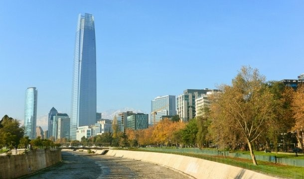 O edifício mais alto da América Latina encontra-se no Chile: a Gran Torre Santiago (300 metros). casas de fim-de-semana: desfrutar da beleza da costa vicentina em vila nova de mil fontes (fotos)