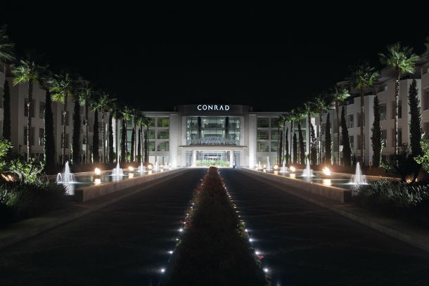 Hotel_Entrance_Night_CMYK