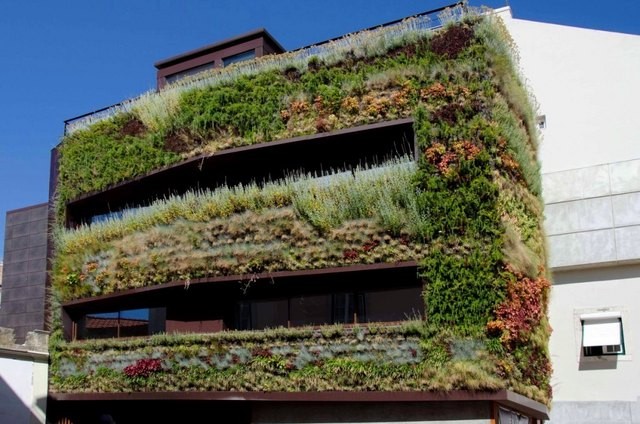 a casa jardim vertical, situada na lapa, custa 1,3 milhões de euros e ainda está para venda casas de luxo em leilão: quatro foram vendidas em 20 minutos