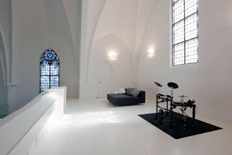 church-conversion-into-residence-utrecht-the-netherlands-zecc-architects-1