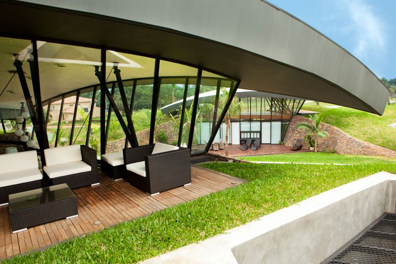 bauen-architects-hillside-home-built-into-landscape-paraguay-11