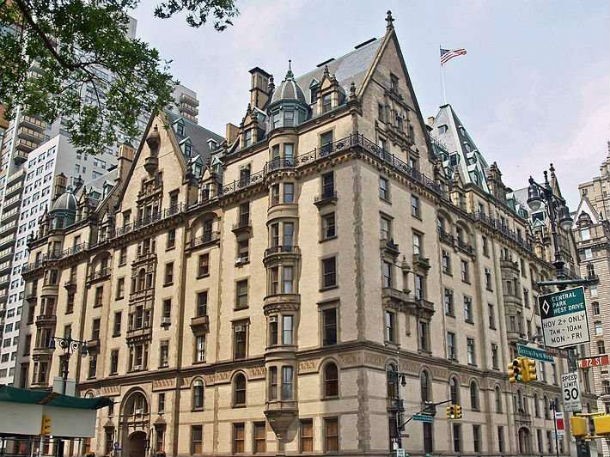o edifício dakota está localizado junto ao central park estado ganha 8,7 milhões com venda de casa em nova iorque