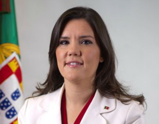 ministra assunção cristas diz que o governo quer definir as condições de acesso à habitação social assunção cristas diz que estado ajudará a pagar rendas em 2018